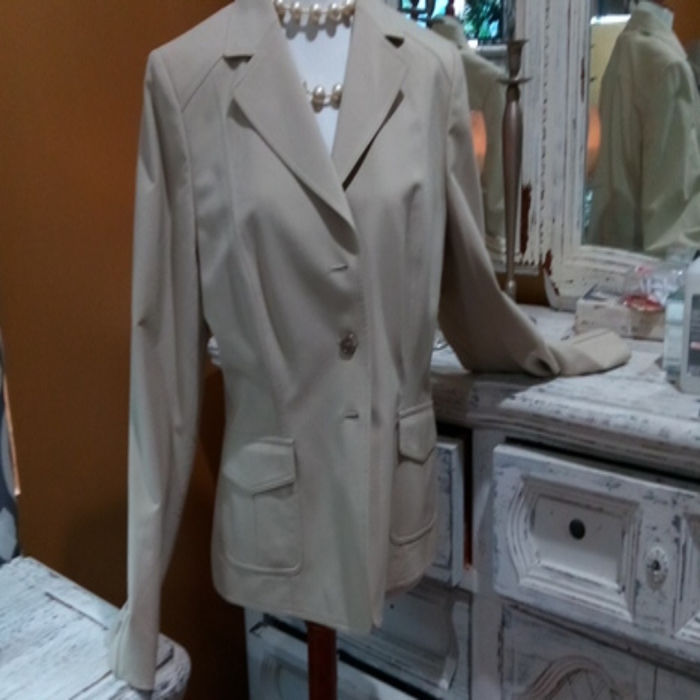 Tahari boazer size 12p